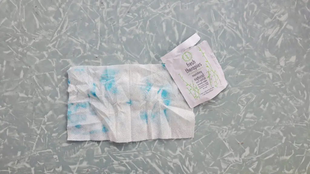 Fresh Therapies natural nail polish remover wipe size