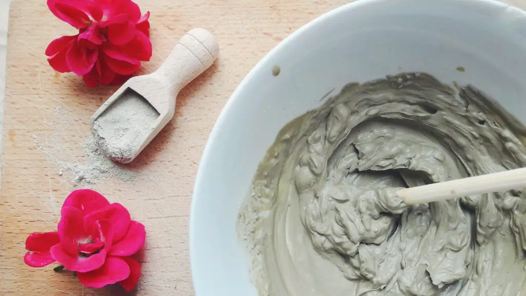 rosewater and bentonite clay face mask