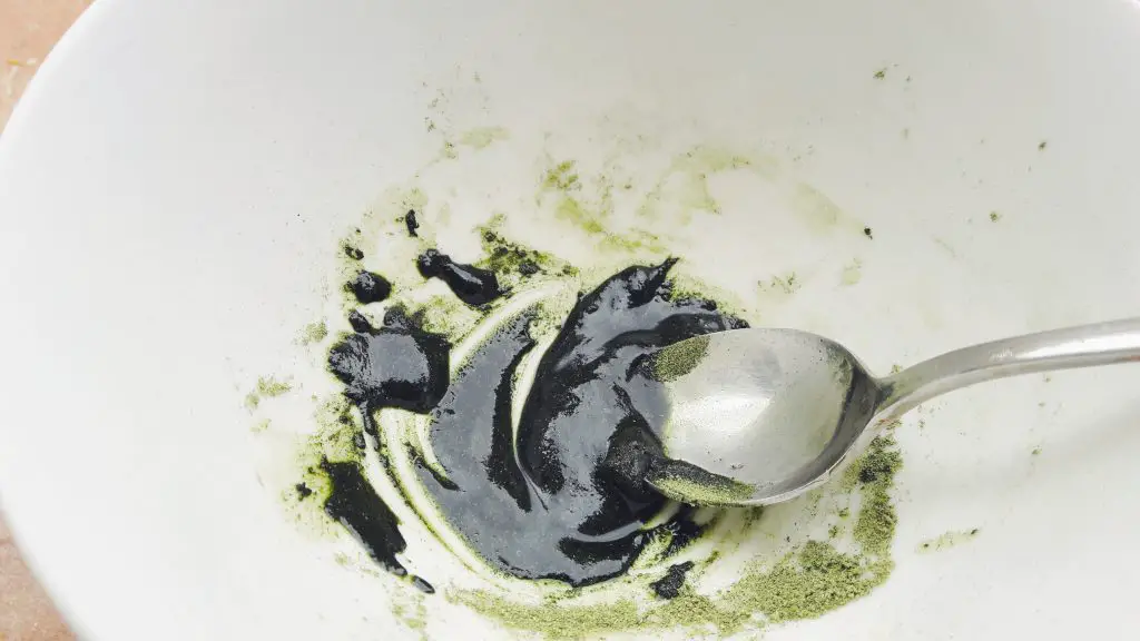 diy soothing spirulina face mask