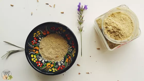 DIY bentonite clay mask for acne