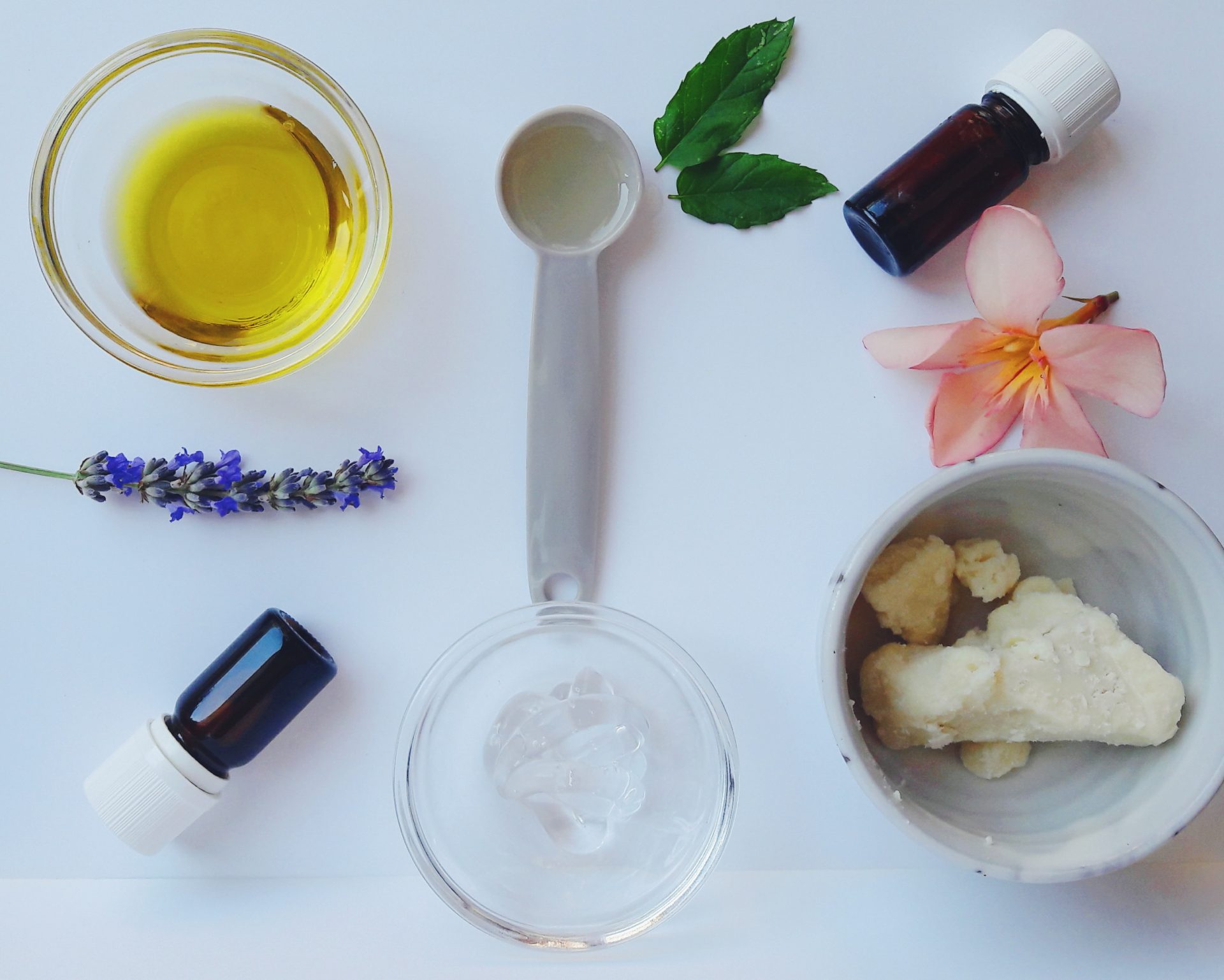 7 best essential oils for sunburn: cure your skin naturally