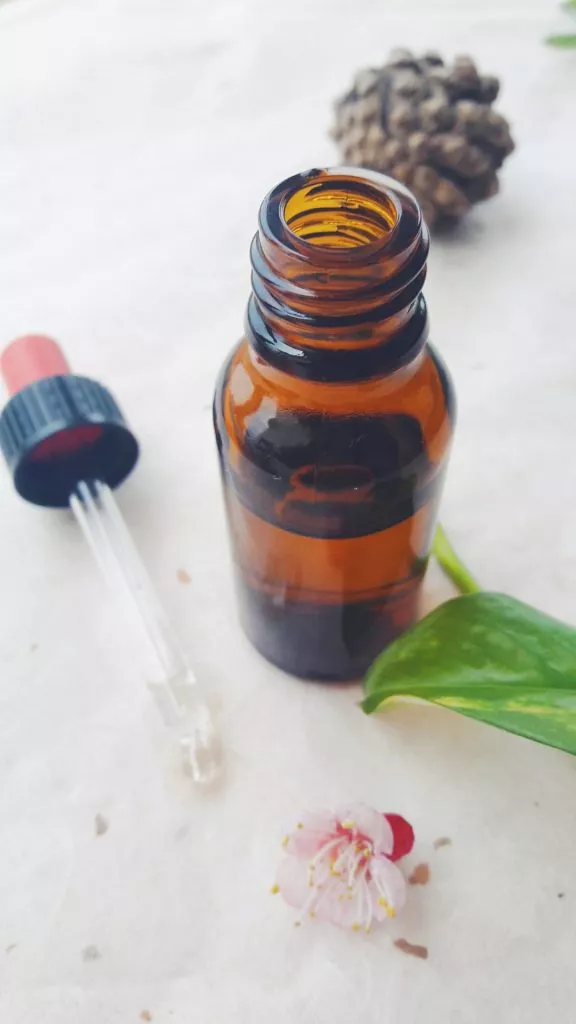 DIY oil for dark circles